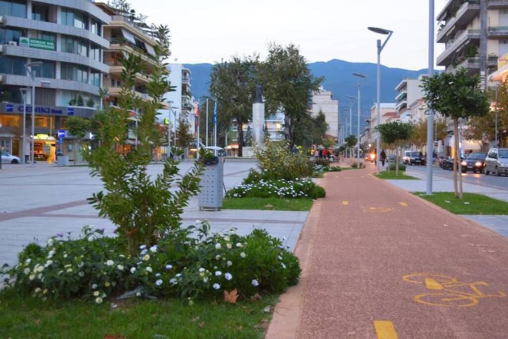 Ferienwohnung Stylish River Flat, Near The Center And The Beach Kalamata Exterior foto